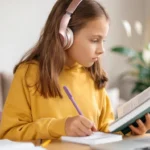 10-pozymiu-kad-jusu-vaikas-yra-intravertas.webp.webp